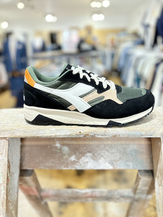 Diadora N902 Black & Olive - Side - Image 1